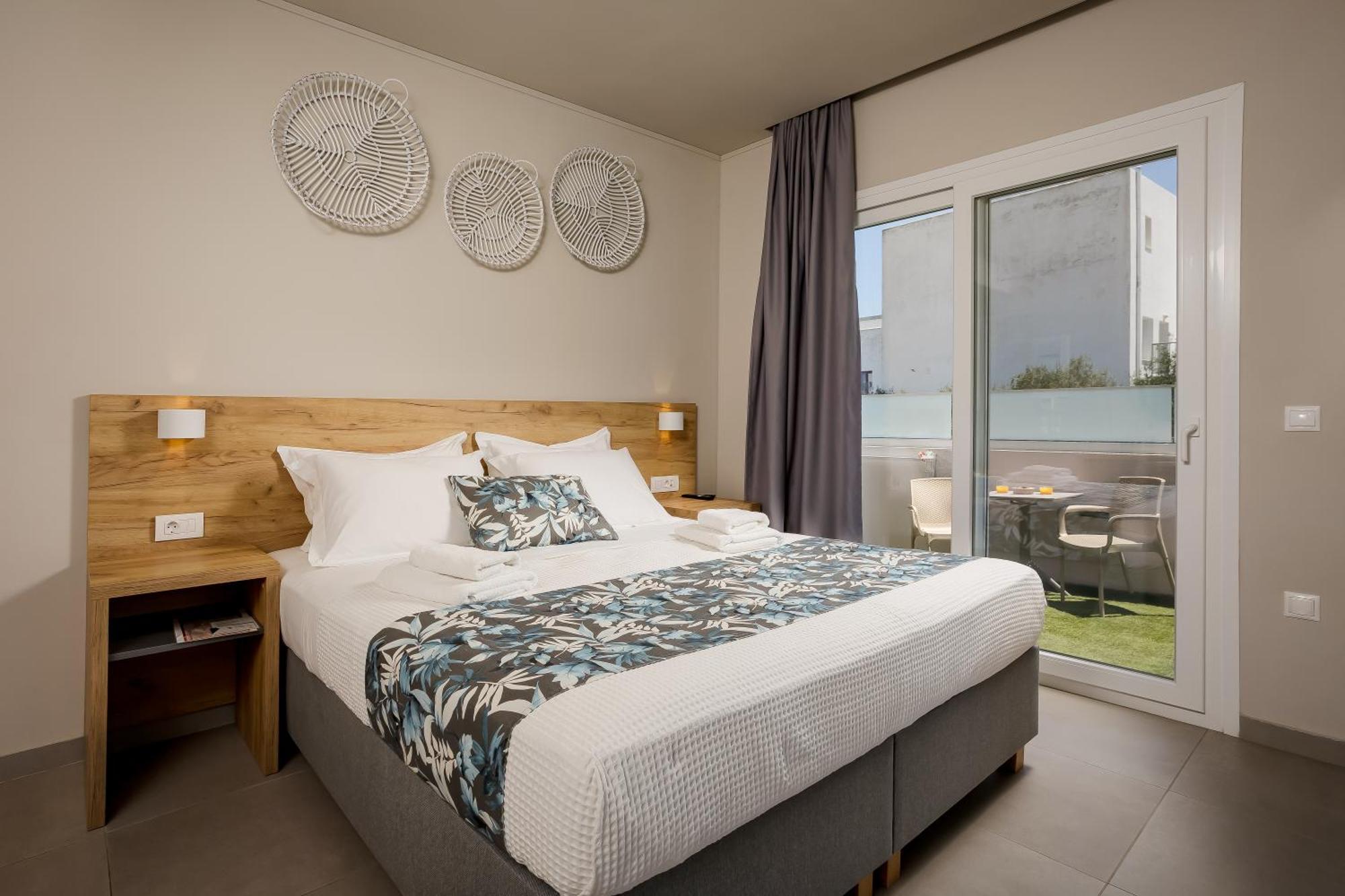 Sarpidon Suites Agia Marina エクステリア 写真